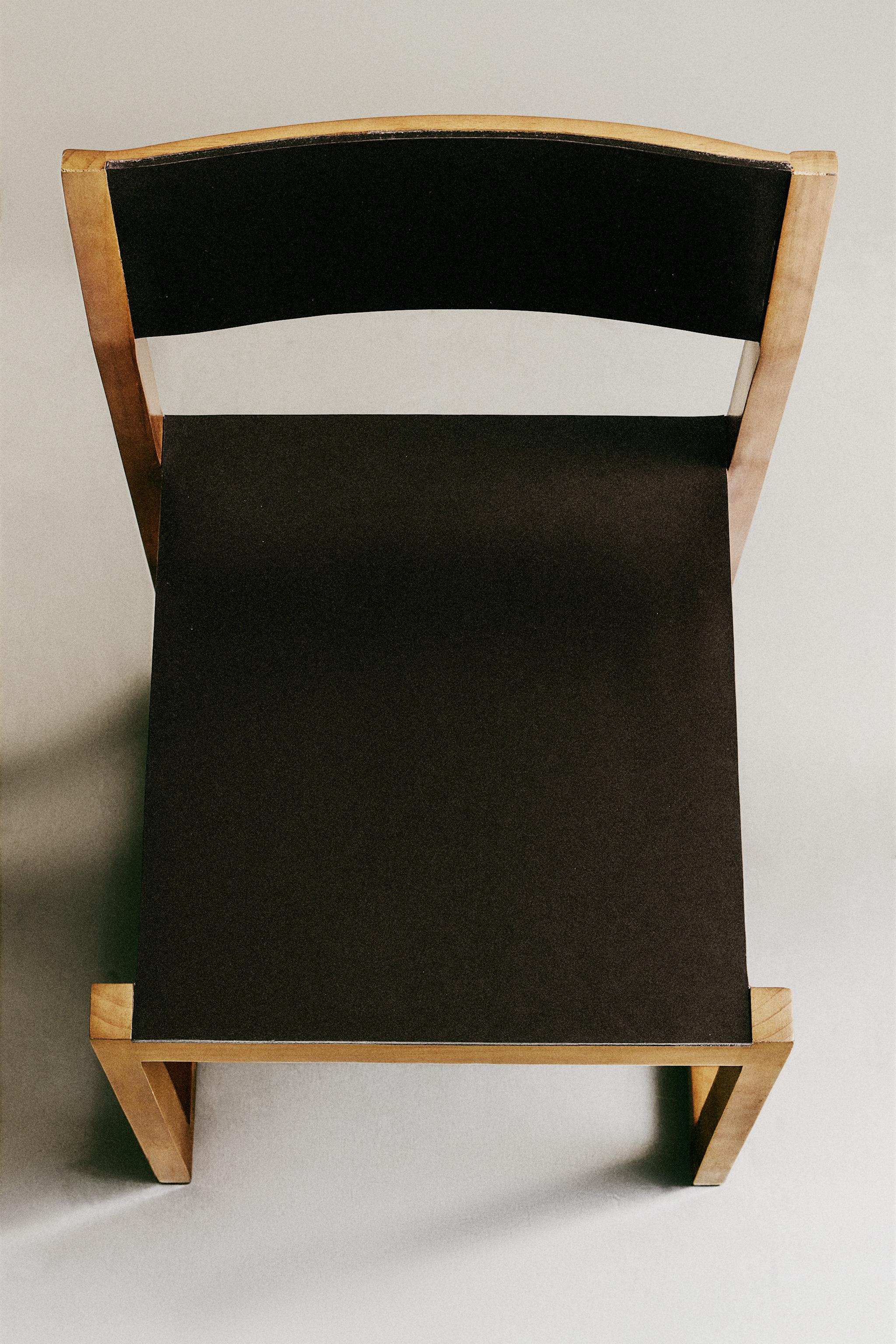 CHAISE STRUCTURE BOIS ET CUIR